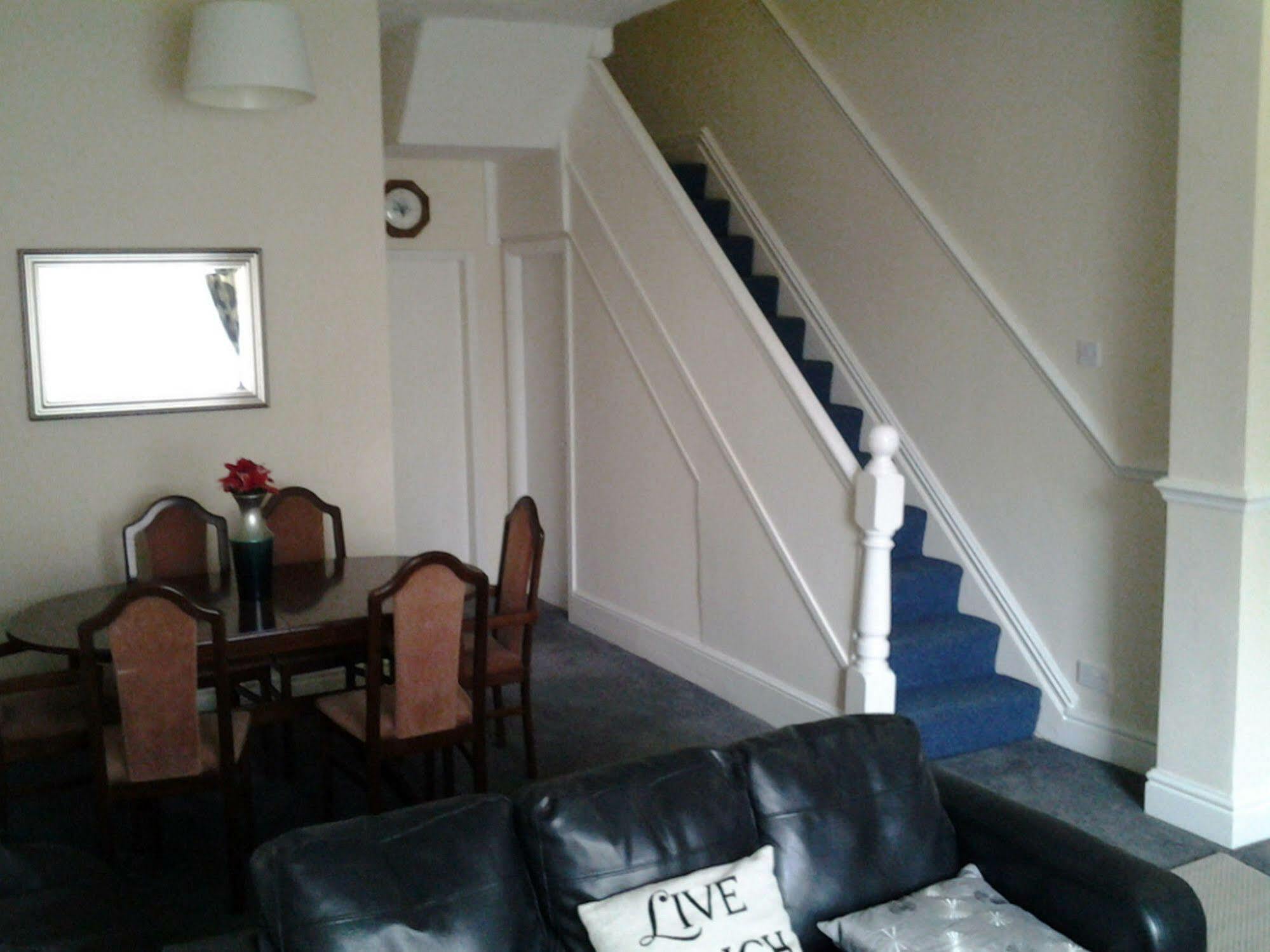 4 Bedroom House At Fern Lodge Preston Serviced Accommodation - Free Wifi & Parking Luaran gambar